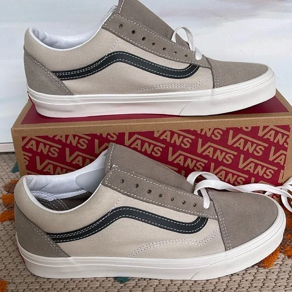 Vans WMNS Old Skool Earth Tones Moon Rock
VN0007NTCH8
Sneakers - Picture 16 of 16